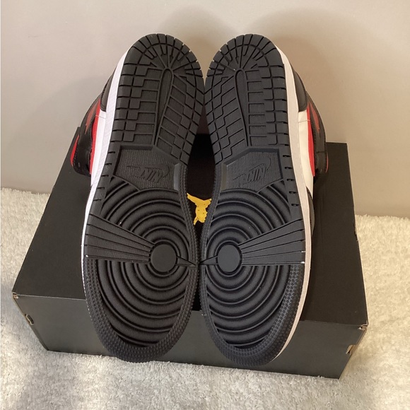 Air Jordan 1 Mid - Picture 5 of 12